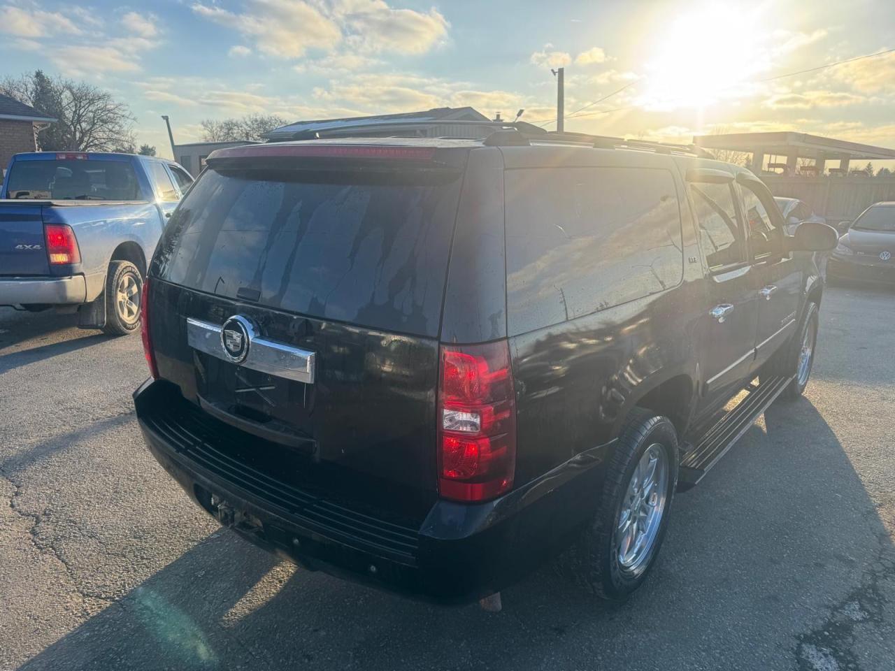 2007 Chevrolet Suburban LTZ, 4X4, 7 PASSENGER, V8, LEATHER, LOADED, AS IS - Photo #5