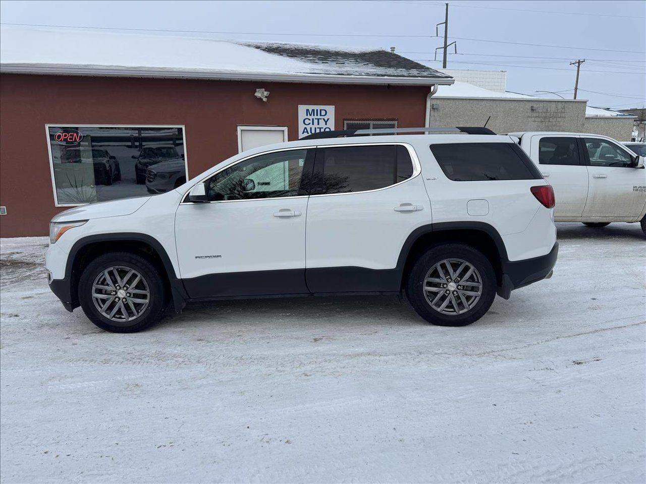 Used 2017 GMC Acadia SLT AWD for sale in Saskatoon, SK