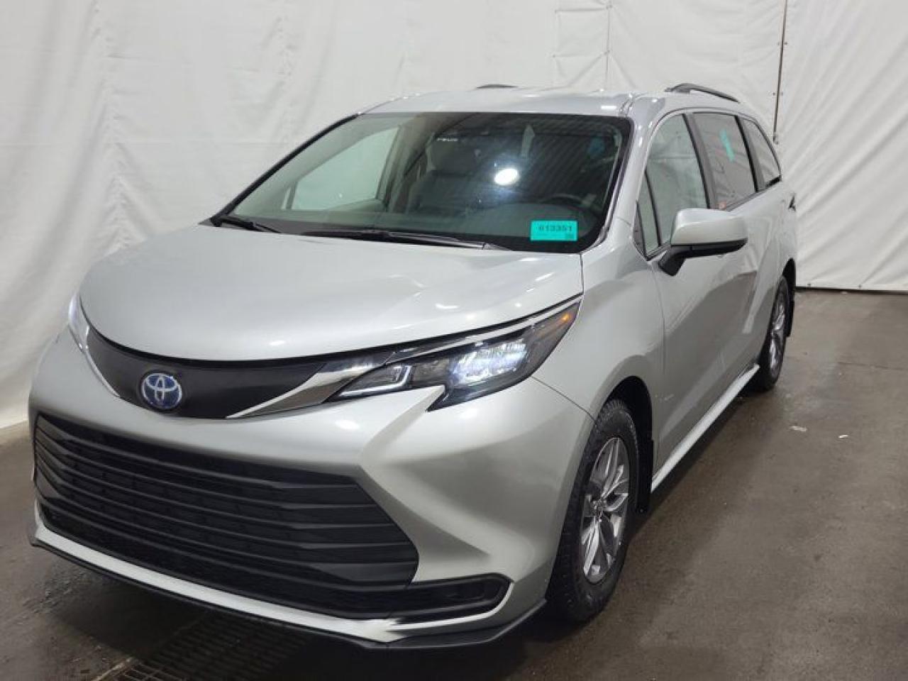 Used 2024 Toyota Sienna LE  | Hybrid | Power Sliding Doors + Hatch | Power Seat | Radar Cruise | CarPlay + Android & more!! for sale in Guelph, ON