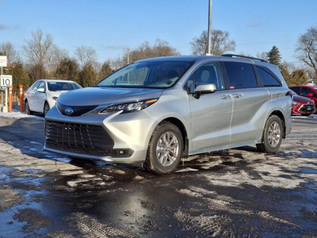 Used 2024 Toyota Sienna LE  | Hybrid | Power Sliding Doors + Hatch | Power Seat | Radar Cruise | CarPlay + Android & more!! for sale in Guelph, ON