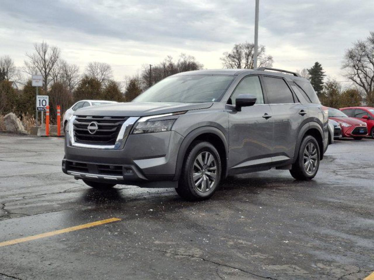 Used 2023 Nissan Pathfinder SV 4WD | 360 Camera | Heated Seats | Remote Start | Power Seat | CarPlay + Android for sale in Guelph, ON