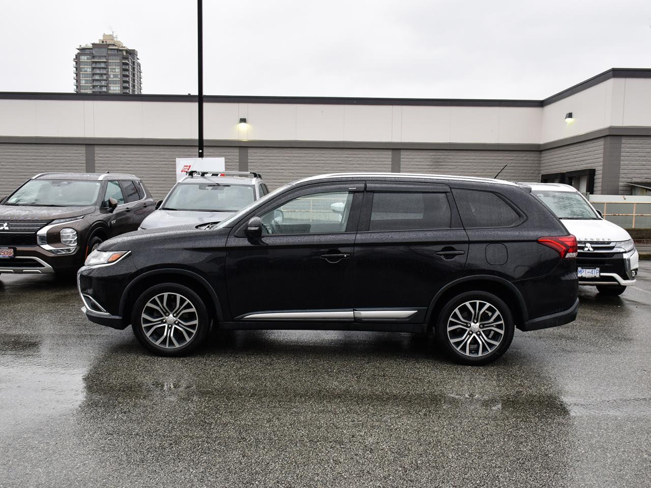 Used 2016 Mitsubishi Outlander ES Premium Package - Sunroof, Leather, Backup Cam for sale in Coquitlam, BC