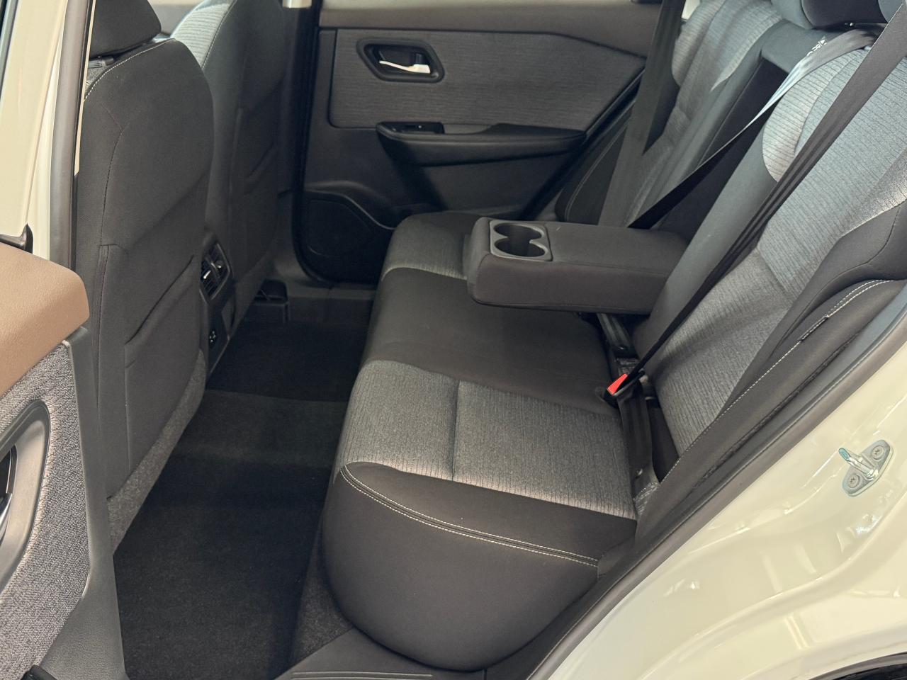2021 Nissan Rogue SV Moonroof+BSM+Adaptive Cruise+CLEAN CARFAX - Photo #26