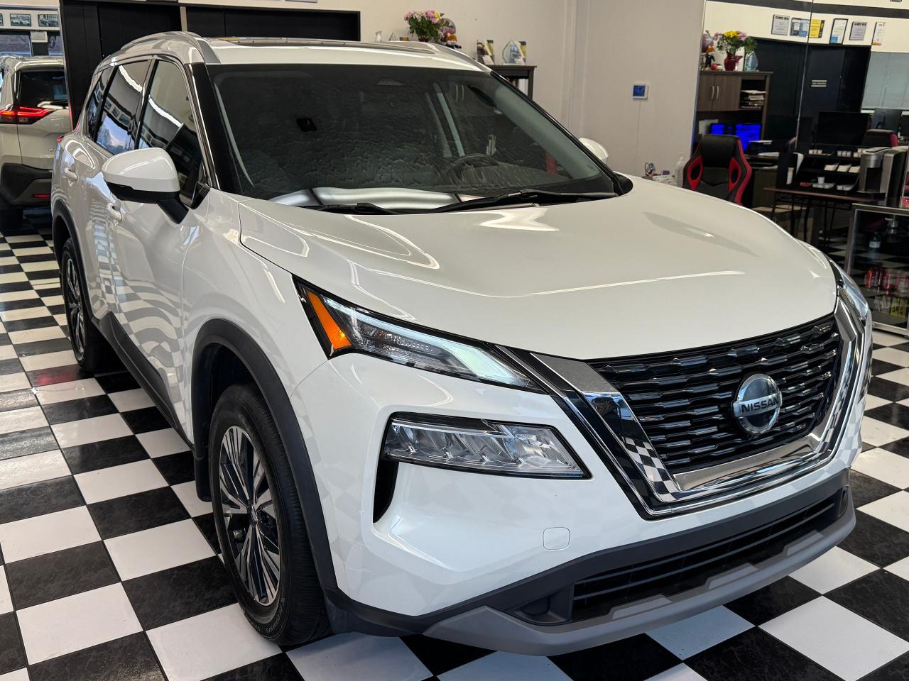 2021 Nissan Rogue SV Moonroof+BSM+Adaptive Cruise+CLEAN CARFAX - Photo #10