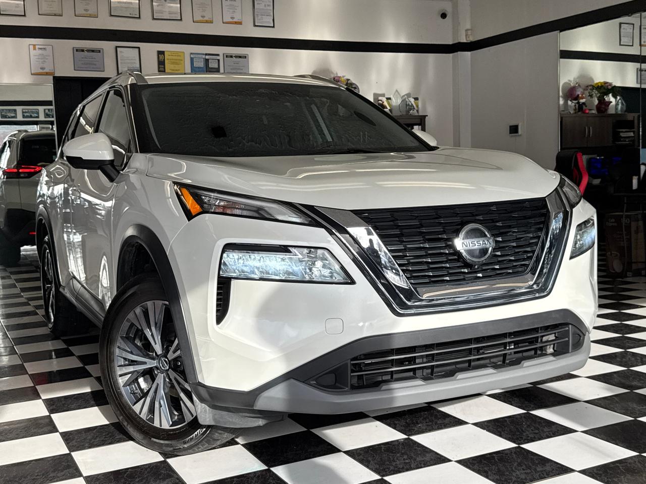 2021 Nissan Rogue SV Moonroof+BSM+Adaptive Cruise+CLEAN CARFAX - Photo #17