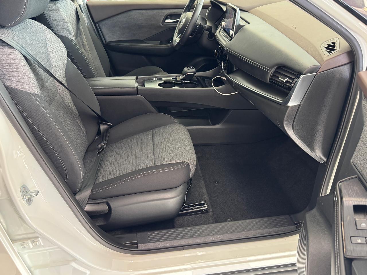 2021 Nissan Rogue SV Moonroof+BSM+Adaptive Cruise+CLEAN CARFAX - Photo #24