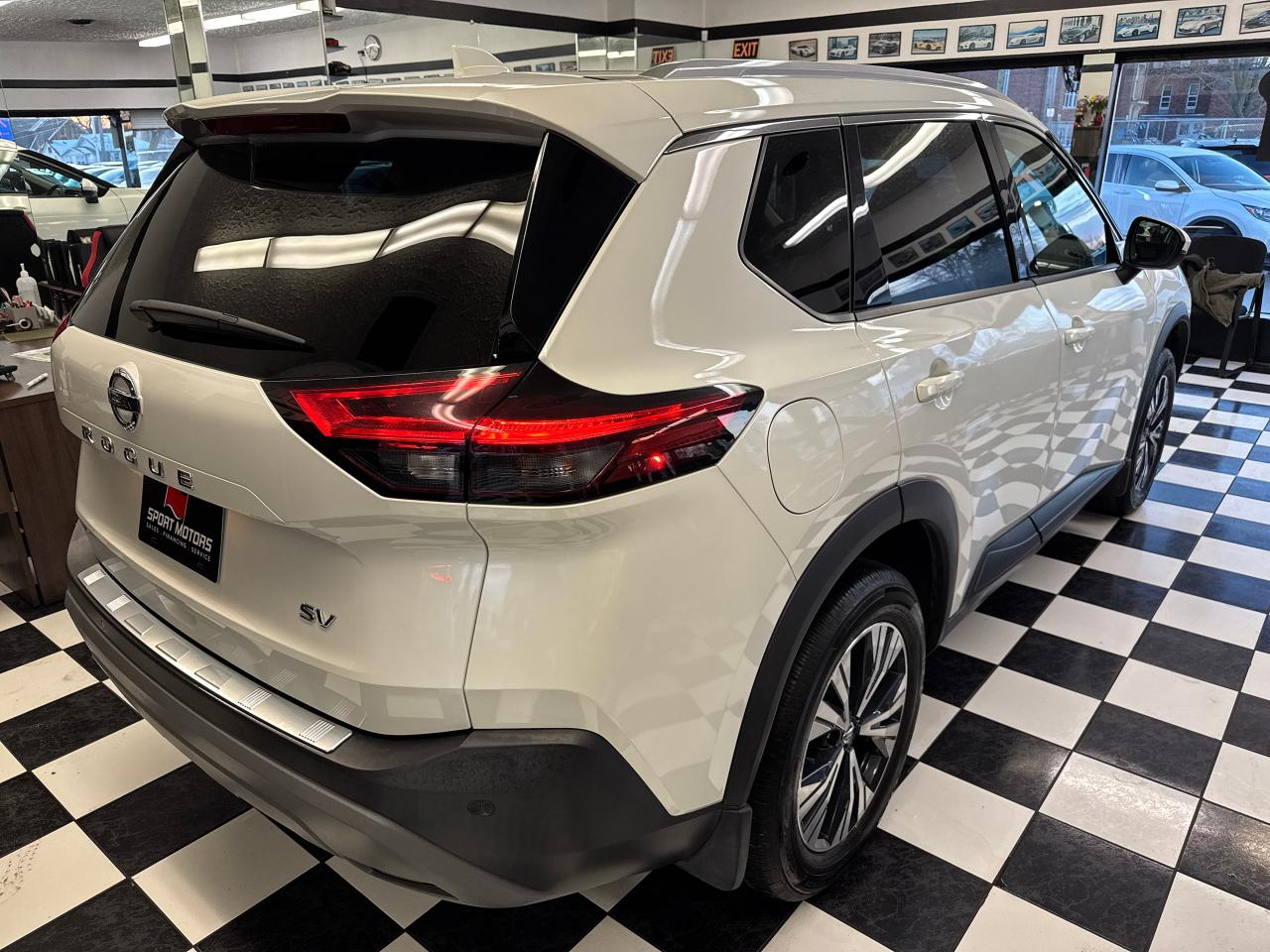 2021 Nissan Rogue SV Moonroof+BSM+Adaptive Cruise+CLEAN CARFAX - Photo #9