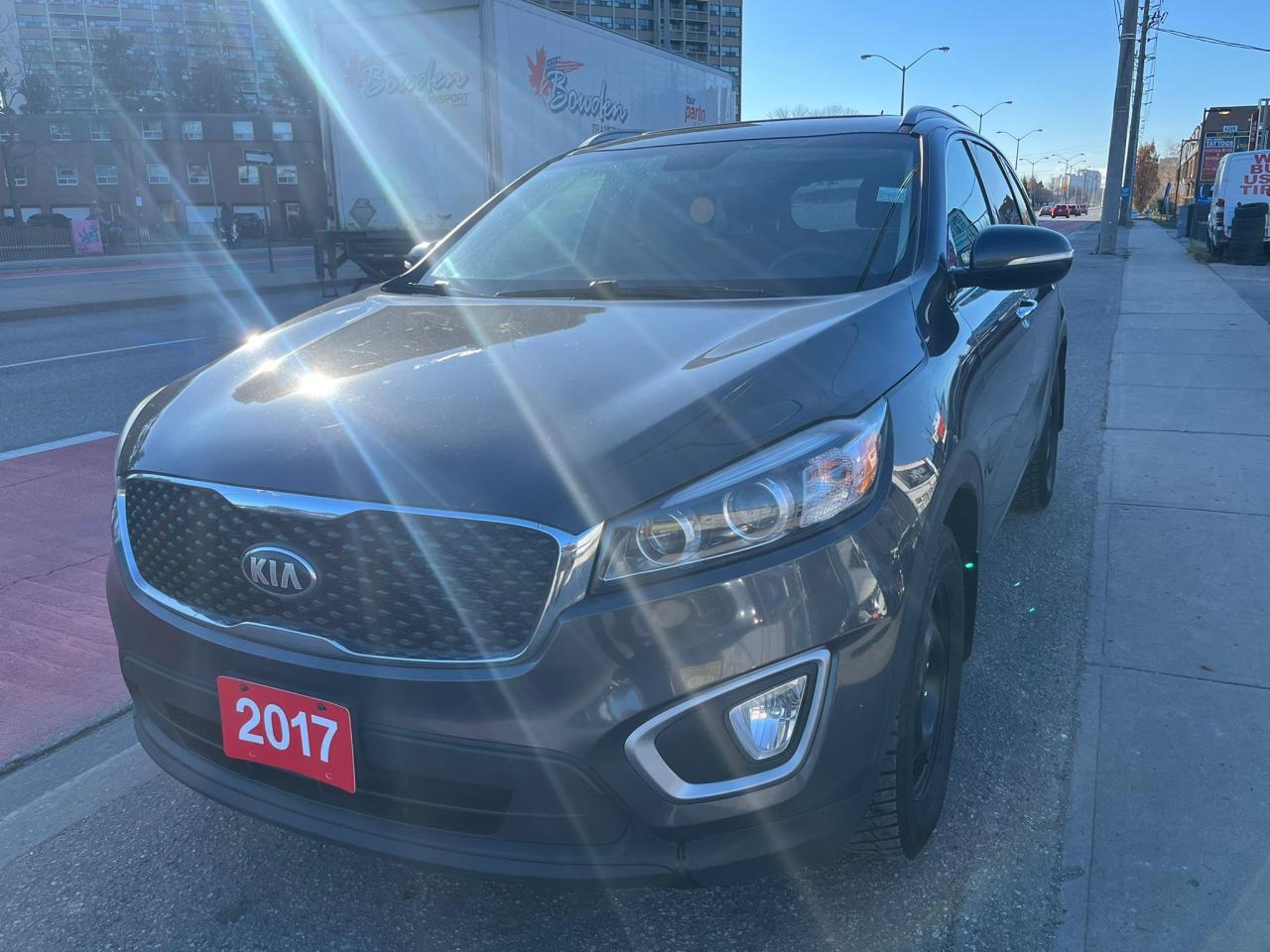 2017 Kia Sorento LX - Sunroof  - Heated Seats - Backup cam Photo2