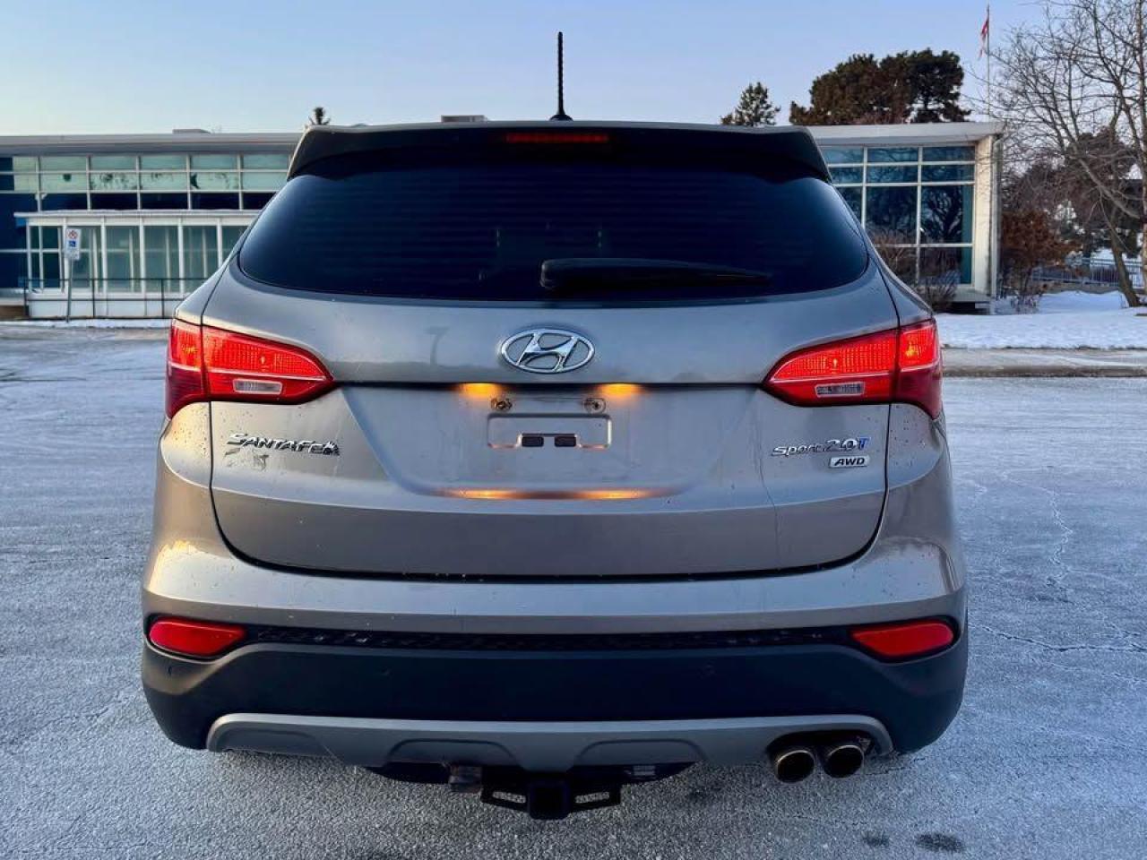 2015 Hyundai Santa Fe Sport 2.0L -AWD Photo2