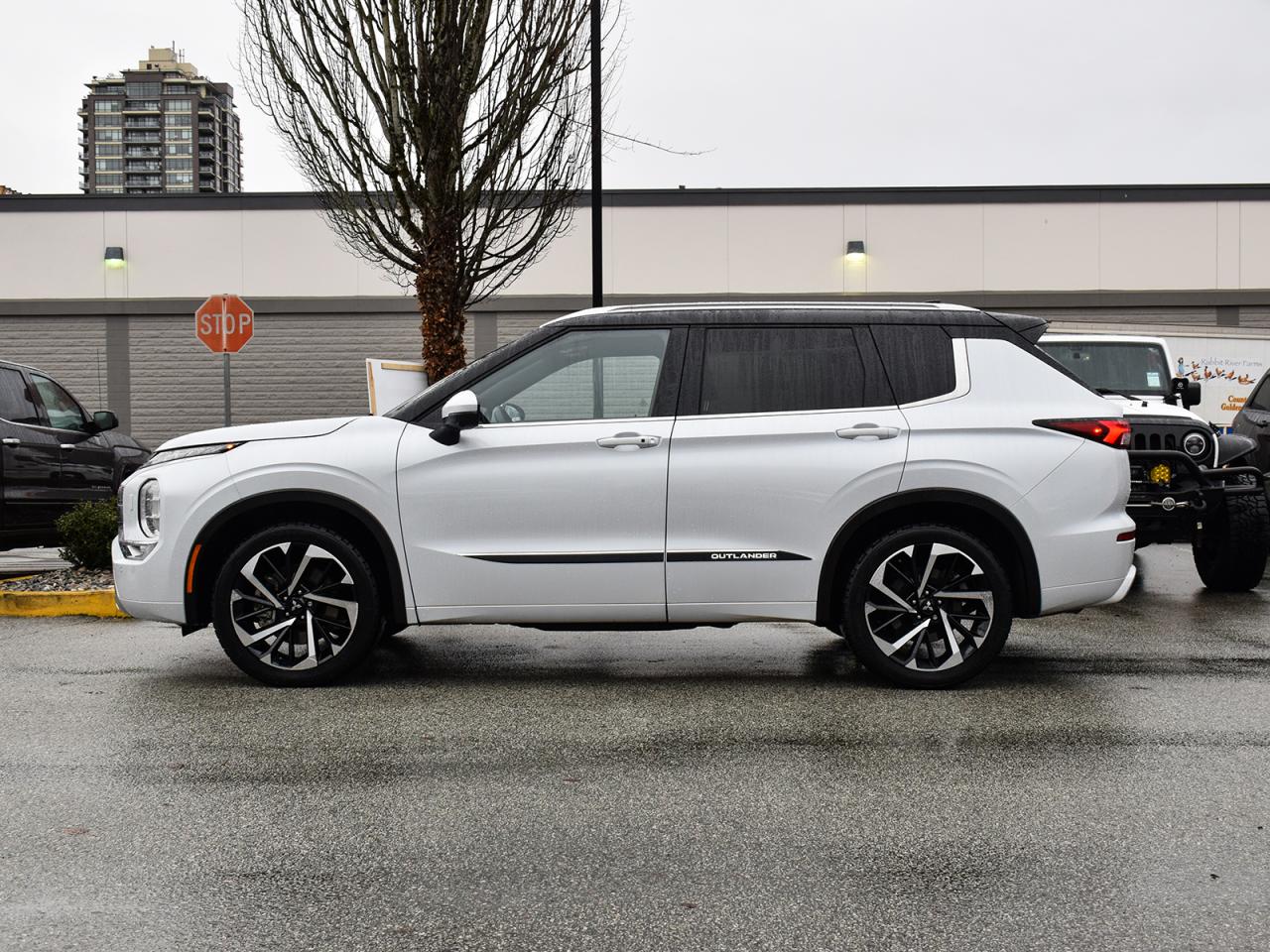 Used 2024 Mitsubishi Outlander GT Premium - Navigation, Power Liftgate, Sunroof for sale in Coquitlam, BC