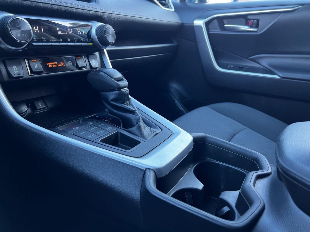 2021 Toyota RAV4 XLE AWD - Photo #9