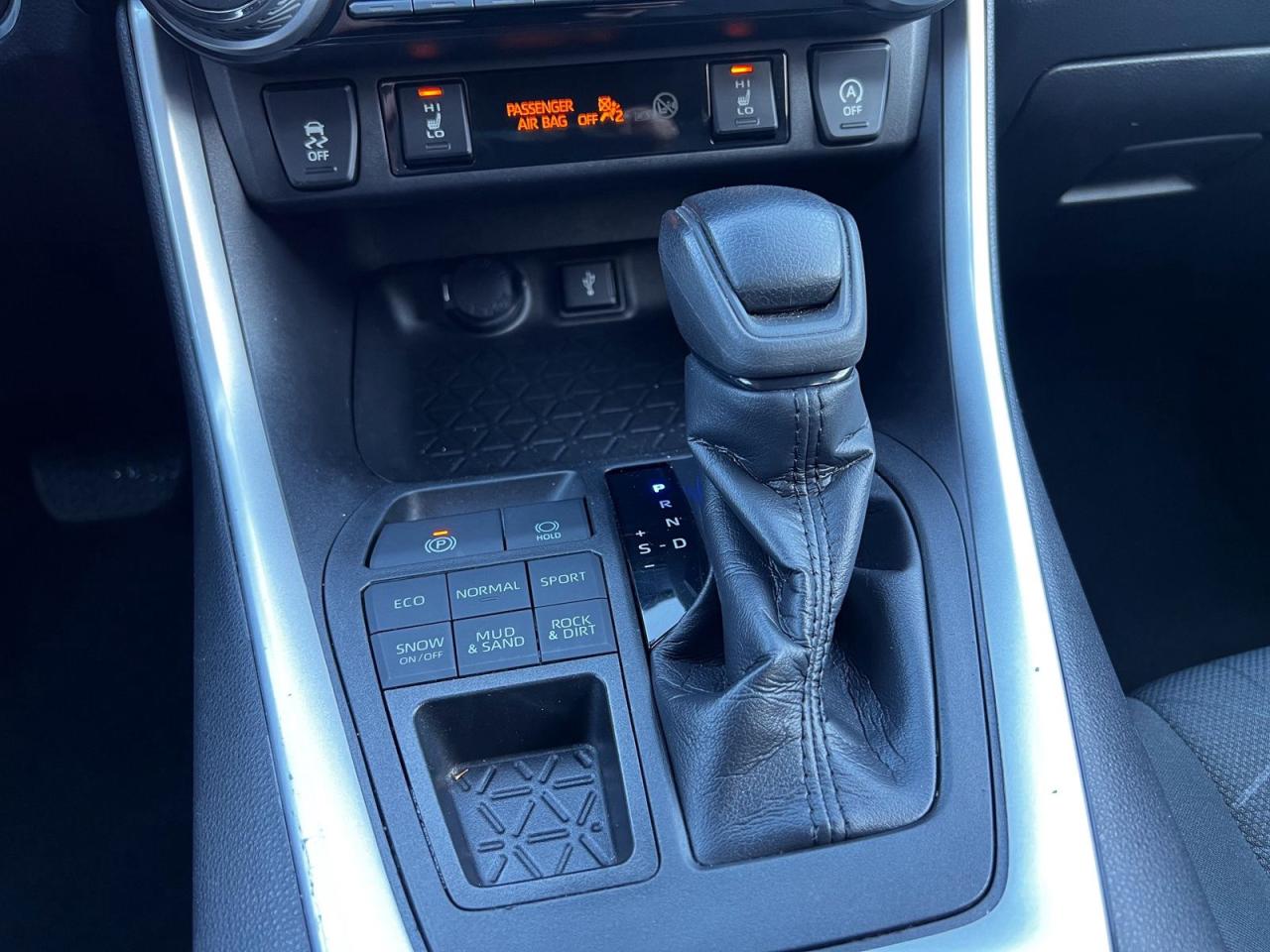2021 Toyota RAV4 XLE AWD - Photo #10
