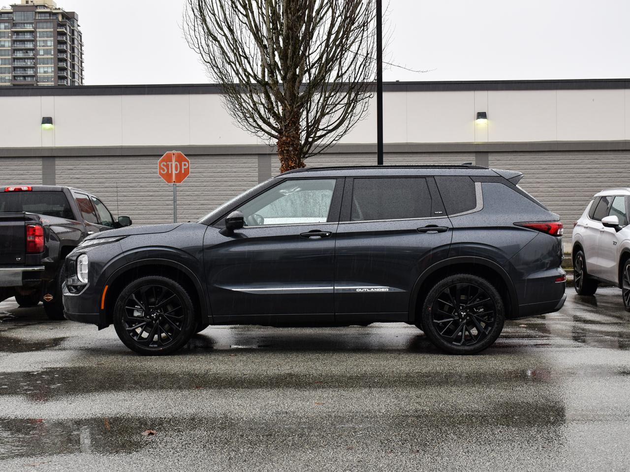 New 2024 Mitsubishi Outlander Noir - Black Alloy Wheels, Black Roof & Grille for sale in Coquitlam, BC