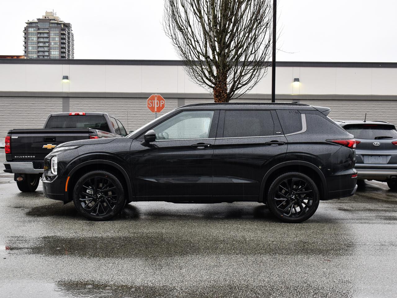 New 2024 Mitsubishi Outlander Noir - Black Alloy Wheels, Black Roof & Grille for sale in Coquitlam, BC