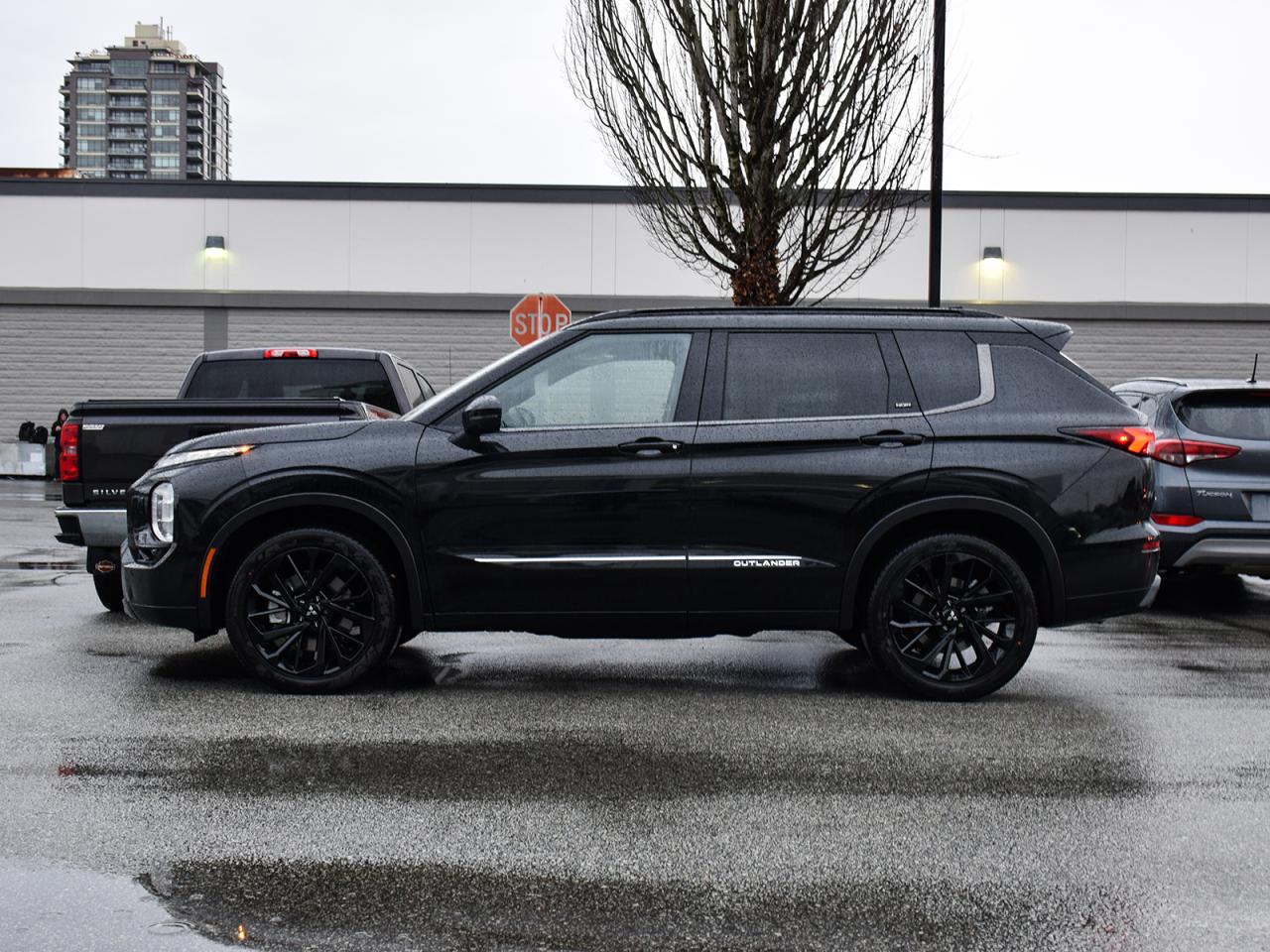 New 2024 Mitsubishi Outlander Noir - Black Alloy Wheels, Black Roof & Grille for sale in Coquitlam, BC