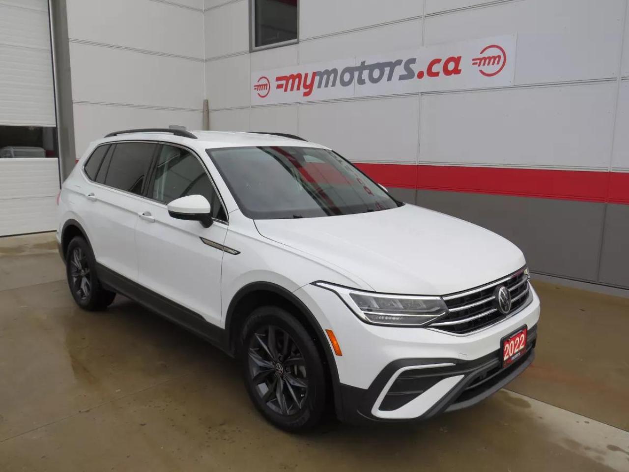 Used 2022 Volkswagen Tiguan Comfortline (**ALLOY RIMS**LEATHER**REMOTE START**POWER SEATS**HEATED SEATS**DUAL CLIMATE CONTROL**REVERSE CAMERA**DIGITAL TOUCHSCREEN**POWER LIFTGATE**PRIVACY COVER**CRUISE CONTROL**BLUETOOTH**USB**PUSH BUTTON START**) for sale in Tillsonburg, ON