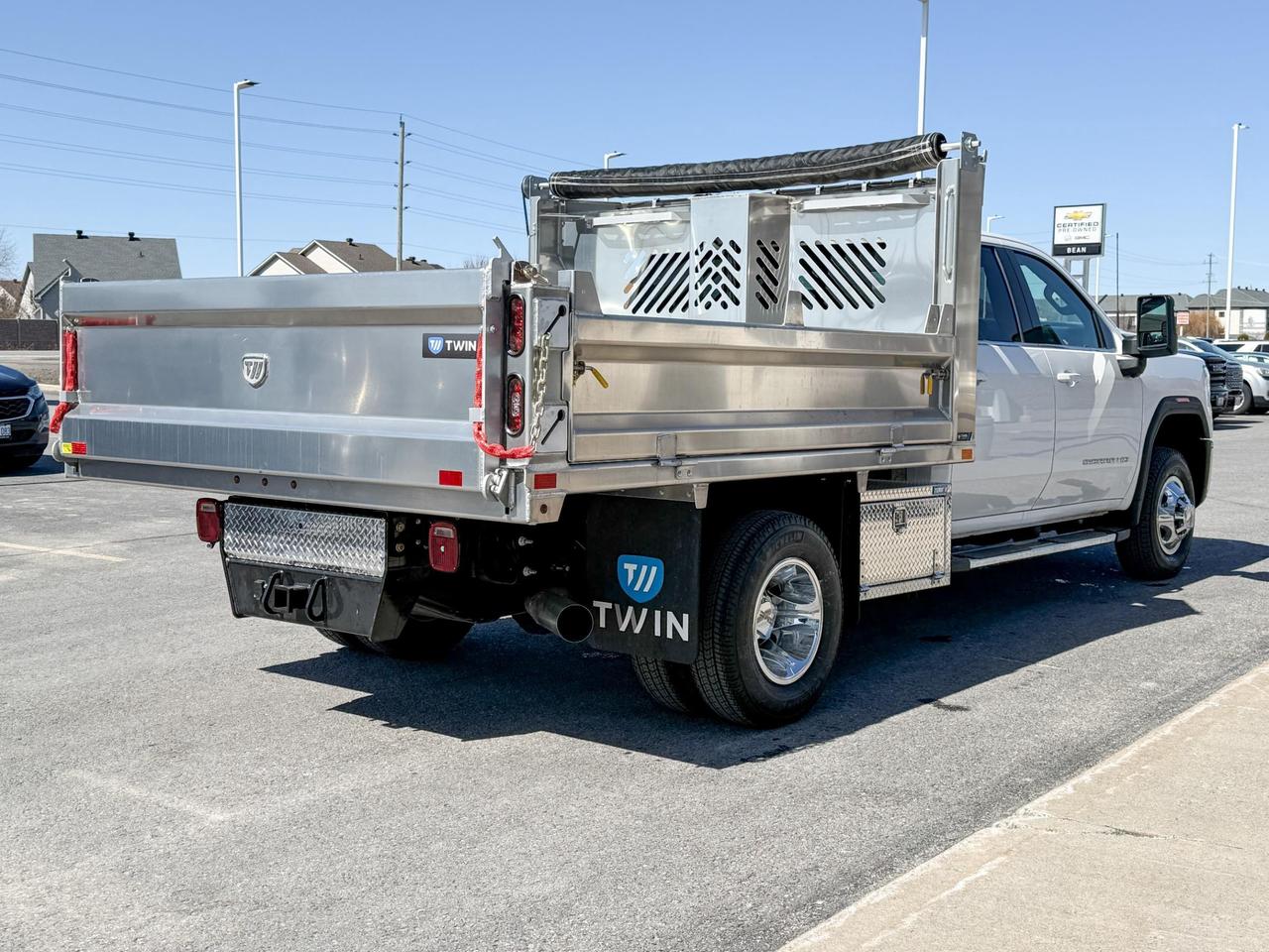 2025 GMC Sierra 3500 HD Chassis SLE DURAMAX 6.6L WITH REMOTE START/ENTRY, HEATED SEATS, HEATED STEERING WHEEL, CRUISE CONTROL, APPLE CARPLAY AND ANDROID AUTO Photo