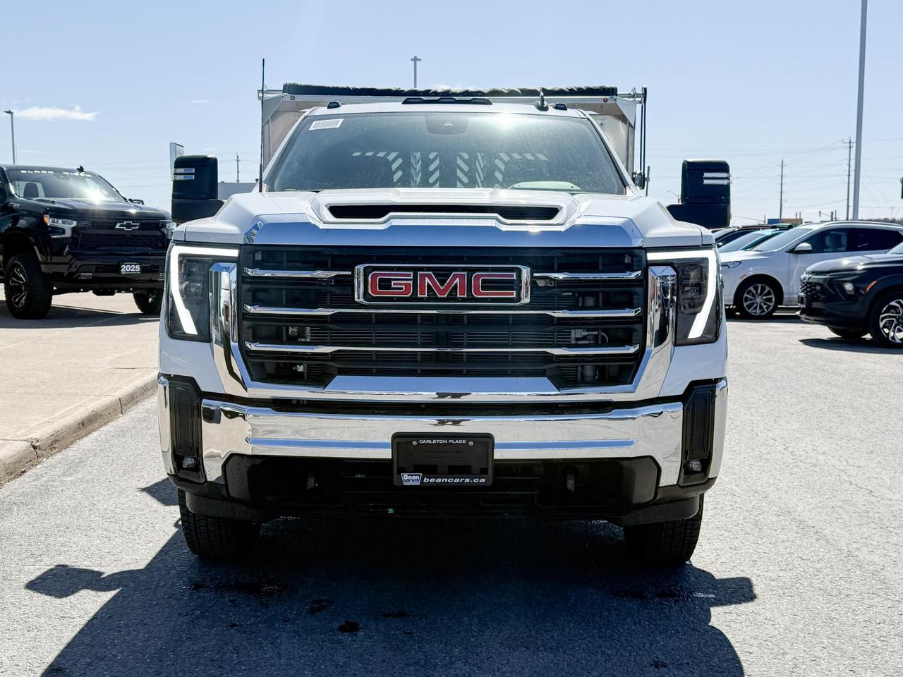 2025 GMC Sierra 3500 HD Chassis SLE DURAMAX 6.6L WITH REMOTE START/ENTRY, HEATED SEATS, HEATED STEERING WHEEL, CRUISE CONTROL, APPLE CARPLAY AND ANDROID AUTO Photo