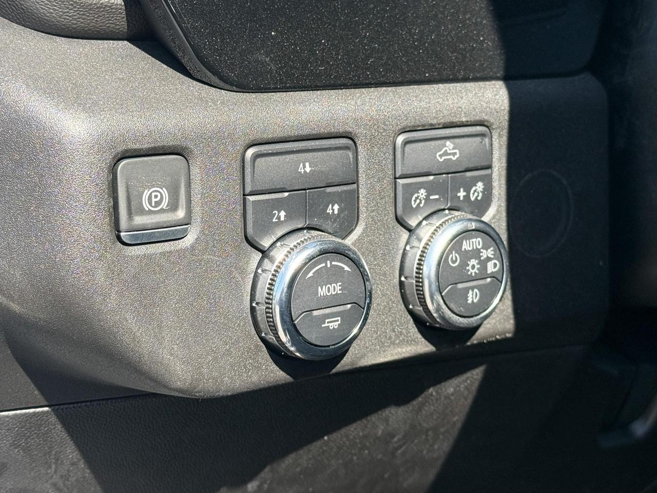 2025 GMC Sierra 3500 HD Chassis SLE DURAMAX 6.6L WITH REMOTE START/ENTRY, HEATED SEATS, HEATED STEERING WHEEL, CRUISE CONTROL, APPLE CARPLAY AND ANDROID AUTO Photo