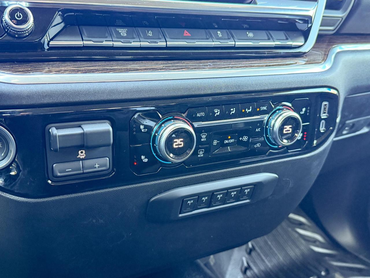 2025 GMC Sierra 3500 HD Chassis SLE DURAMAX 6.6L WITH REMOTE START/ENTRY, HEATED SEATS, HEATED STEERING WHEEL, CRUISE CONTROL, APPLE CARPLAY AND ANDROID AUTO Photo