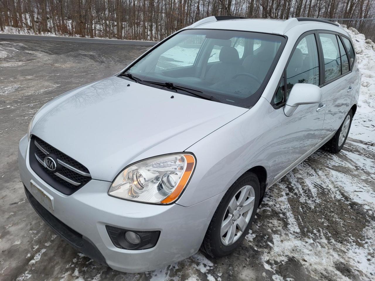 Used 2007 Kia Rondo EX for sale in Long Sault, ON