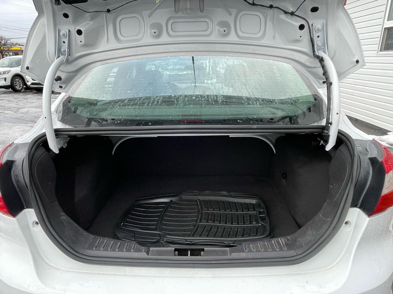 2013 Ford Focus S - Photo #6
