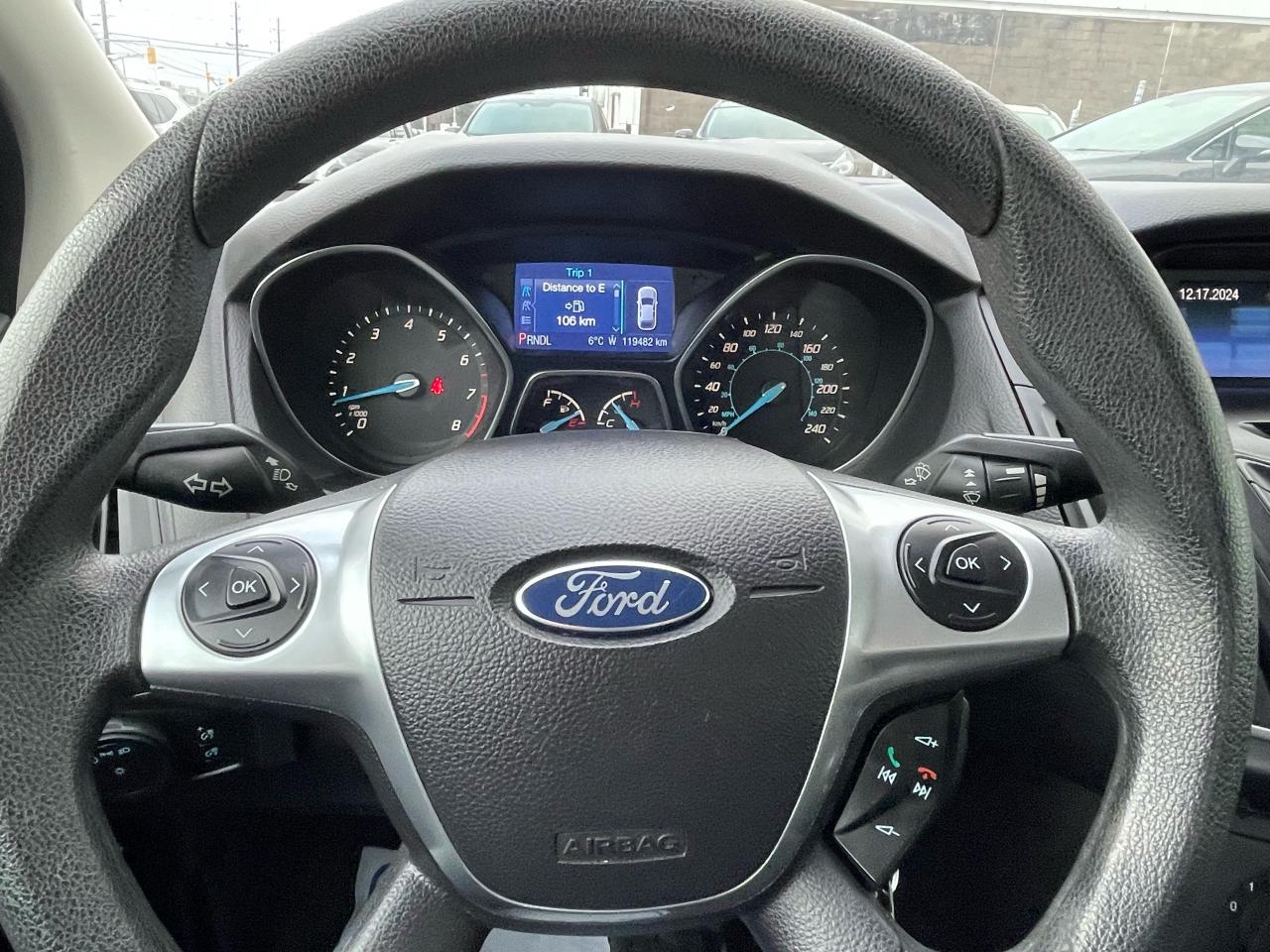 2013 Ford Focus S - Photo #9