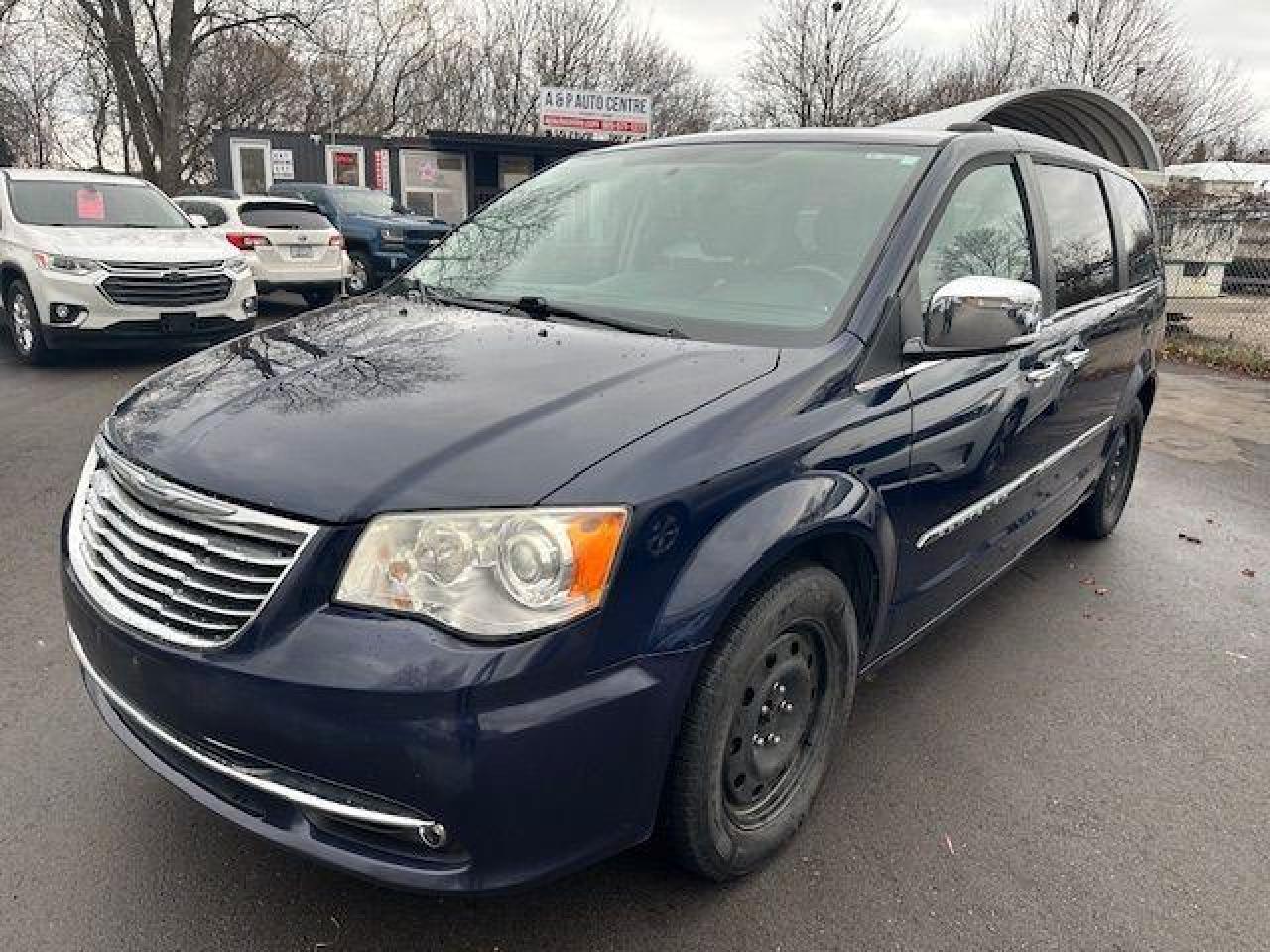 Used 2014 Chrysler Town & Country Limited for sale in Oshawa, ON