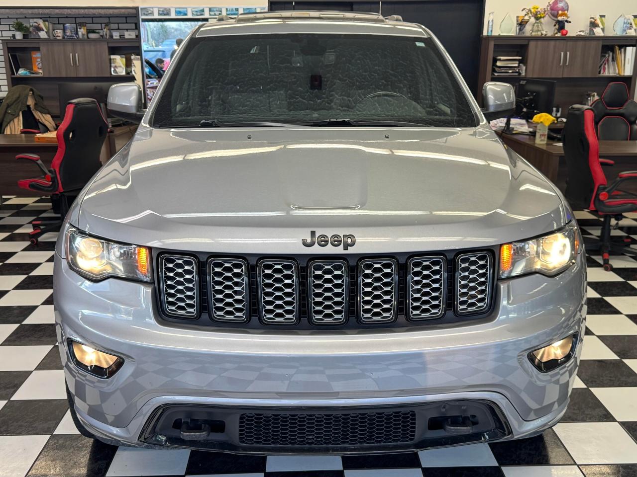 2018 Jeep Grand Cherokee Altitude IV 4x4+ApplePlay+Roof+GPS+SUPER CLEAN - Photo #10