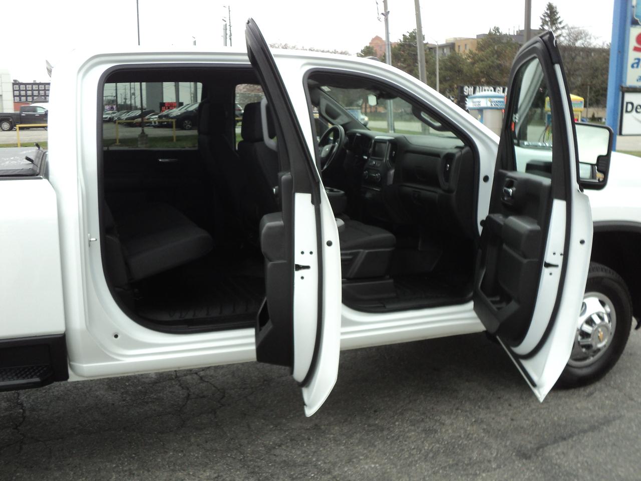2024 Chevrolet Silverado 3500 HD WT CrewCab 4WD DRW 6.6L8cylGas 8ftBox BackUpCam - Photo #11