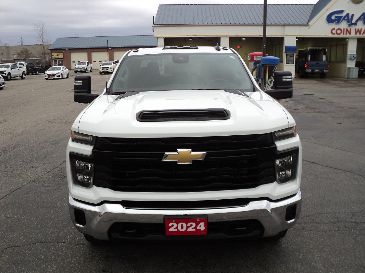 2024 Chevrolet Silverado 3500 HD WT CrewCab 4WD DRW 6.6L8cylGas 8ftBox BackUpCam - Photo #3