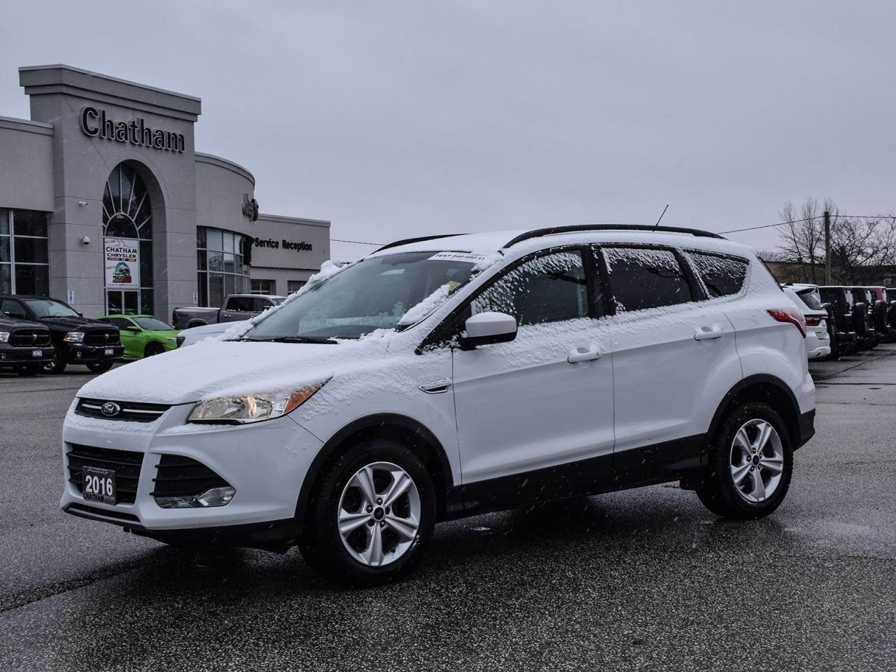 2016 Ford Escape 4D Sport Utility SE White 4WD, Power Panoramic Vista Roof. 4WD EcoBoost 1.6L I4 GTDi DOHC Turbocharged VCT 6-Speed Automatic with Select-Shift<br><br><br>Reviews:<br>  * Owners appreciate a modern and unique cabin layout, peace of mind in bad weather, and pleasing performance from the turbocharged engines, particularly the larger 2.0L unit. Controls are said to be easy to use, and interfaces are easily learned. Plenty of at-hand storage is fitted within reach of all occupants to help keep organized and tidy on the move, and the tall and upright driving position helps add confidence. Good brake feel is also noted, particularly during hard stops. Source: autoTRADER.ca<br><br><br>Here at Chatham Chrysler, our Financial Services Department is dedicated to offering the service that you deserve. We are experienced with all levels of credit and are looking forward to sitting down with you. Chatham Chrysler Proudly serves customers from London, Ridgetown, Thamesville, Wallaceburg, Chatham, Tilbury, Essex, LaSalle, Amherstburg and Windsor with no distance being ever too far! At Chatham Chrysler, WE CAN DO IT!