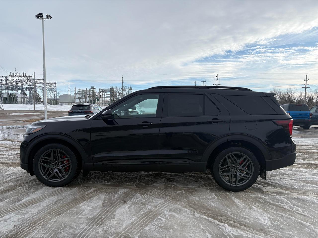 2025 Ford Explorer ST 4WD Photo3