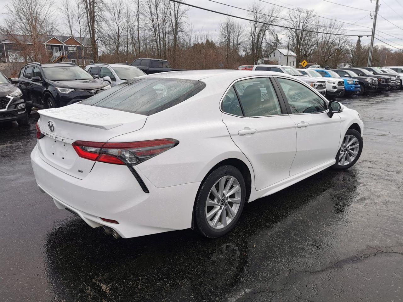 2021 Toyota Camry SE - Photo #5