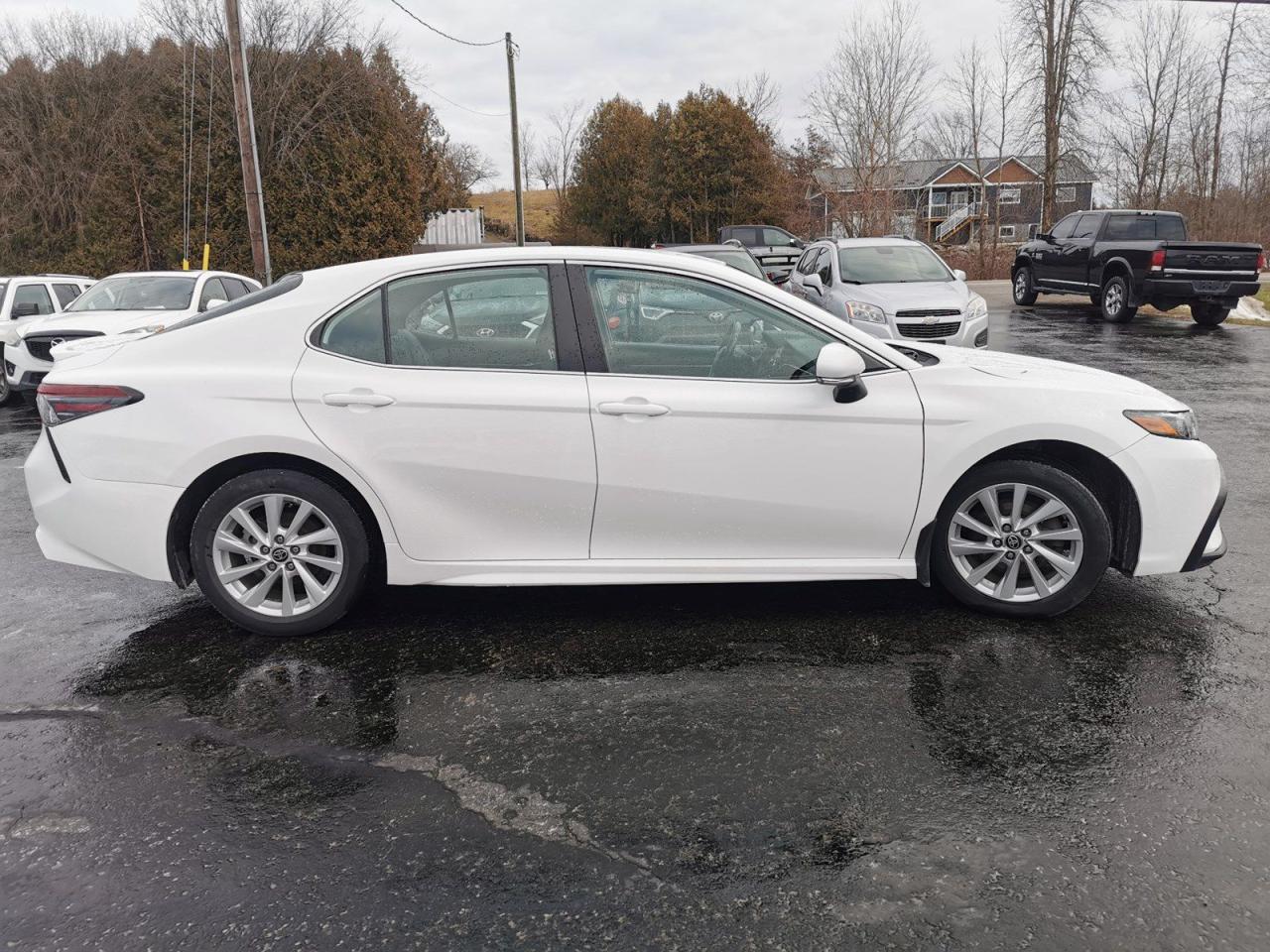 2021 Toyota Camry SE - Photo #6