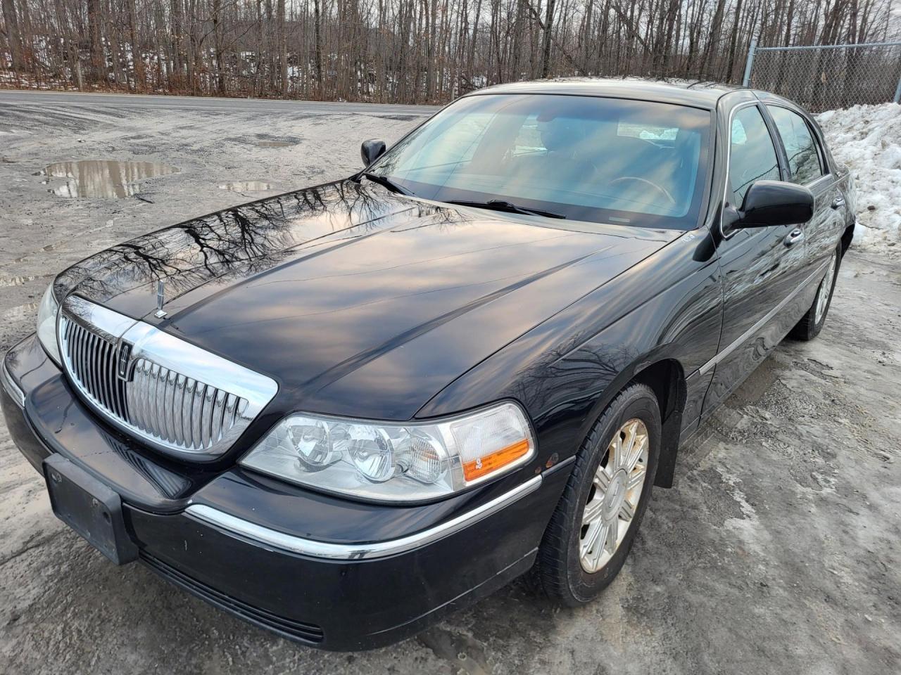 Used 2008 Lincoln Town Car Signature Limited for sale in Long Sault, ON