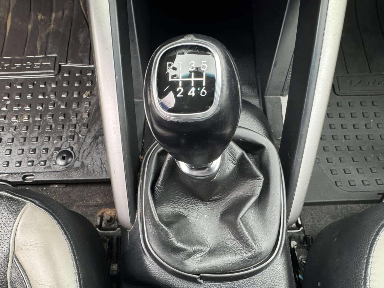2013 Hyundai Veloster 3dr Cpe Man Turbo *Ltd Avail* - Photo #18
