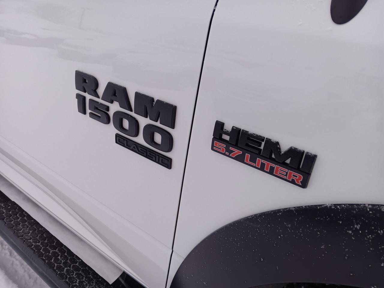 2020 RAM 1500 Classic Express, 4x4, Htd Steering & Seats, Remote, BU Cam - Photo #10