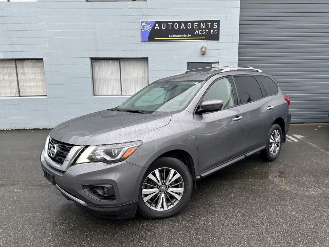 Used 2020 Nissan Pathfinder SV 4WD Clean title for sale in Langley, BC