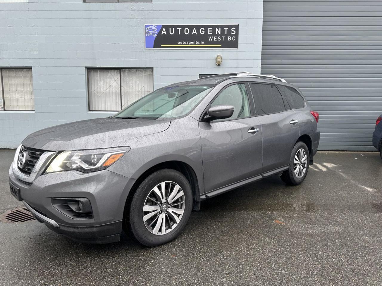 2020 Nissan Pathfinder SV 4WD Clean title - Photo #2