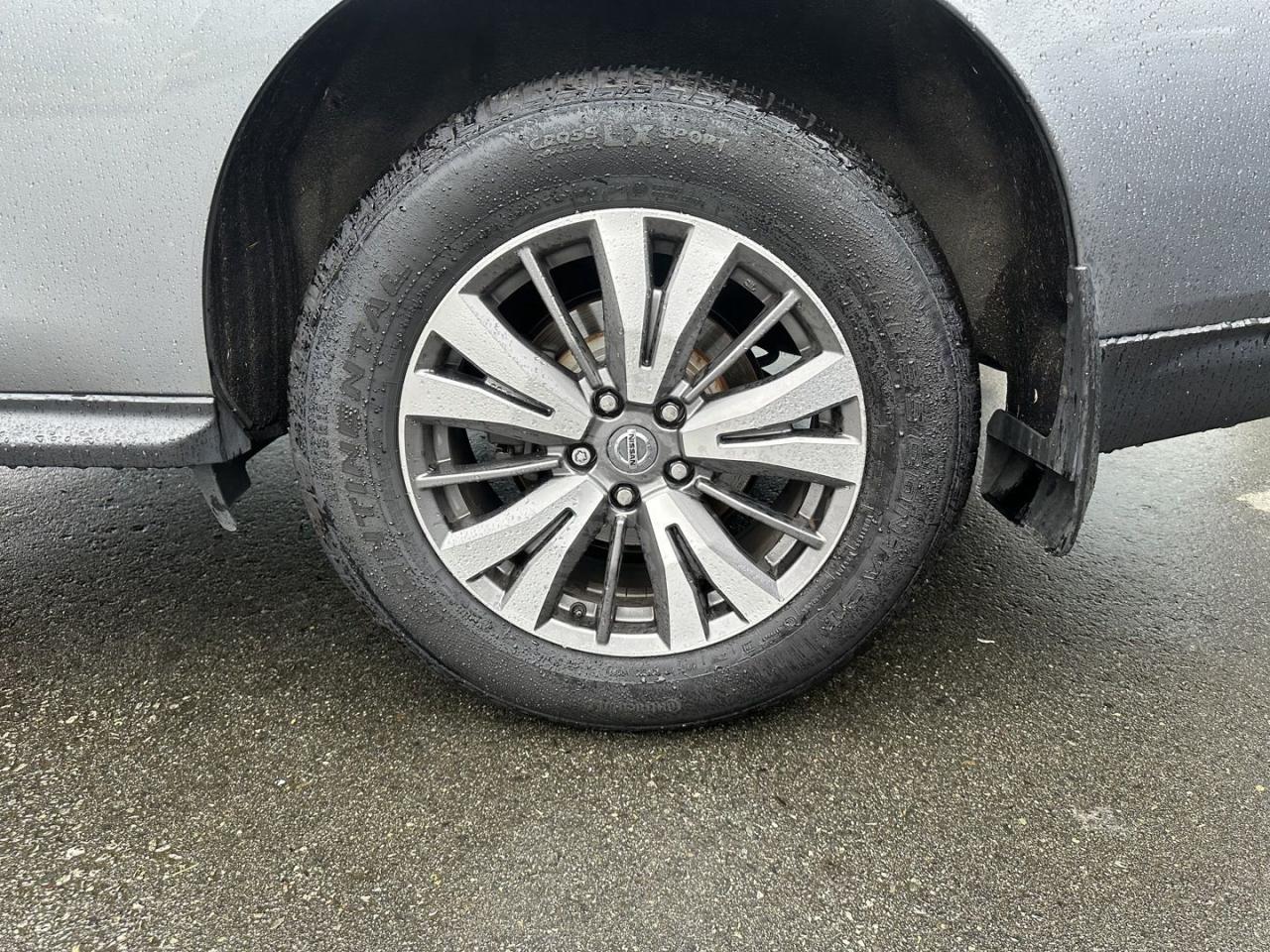 2020 Nissan Pathfinder SV 4WD Clean title - Photo #8
