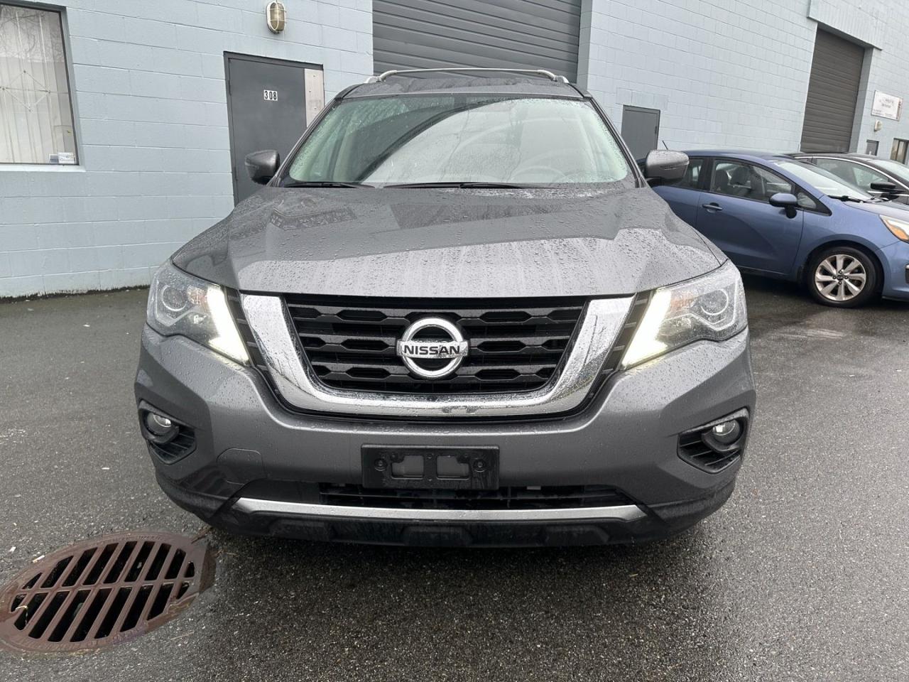 2020 Nissan Pathfinder SV 4WD Clean title - Photo #3