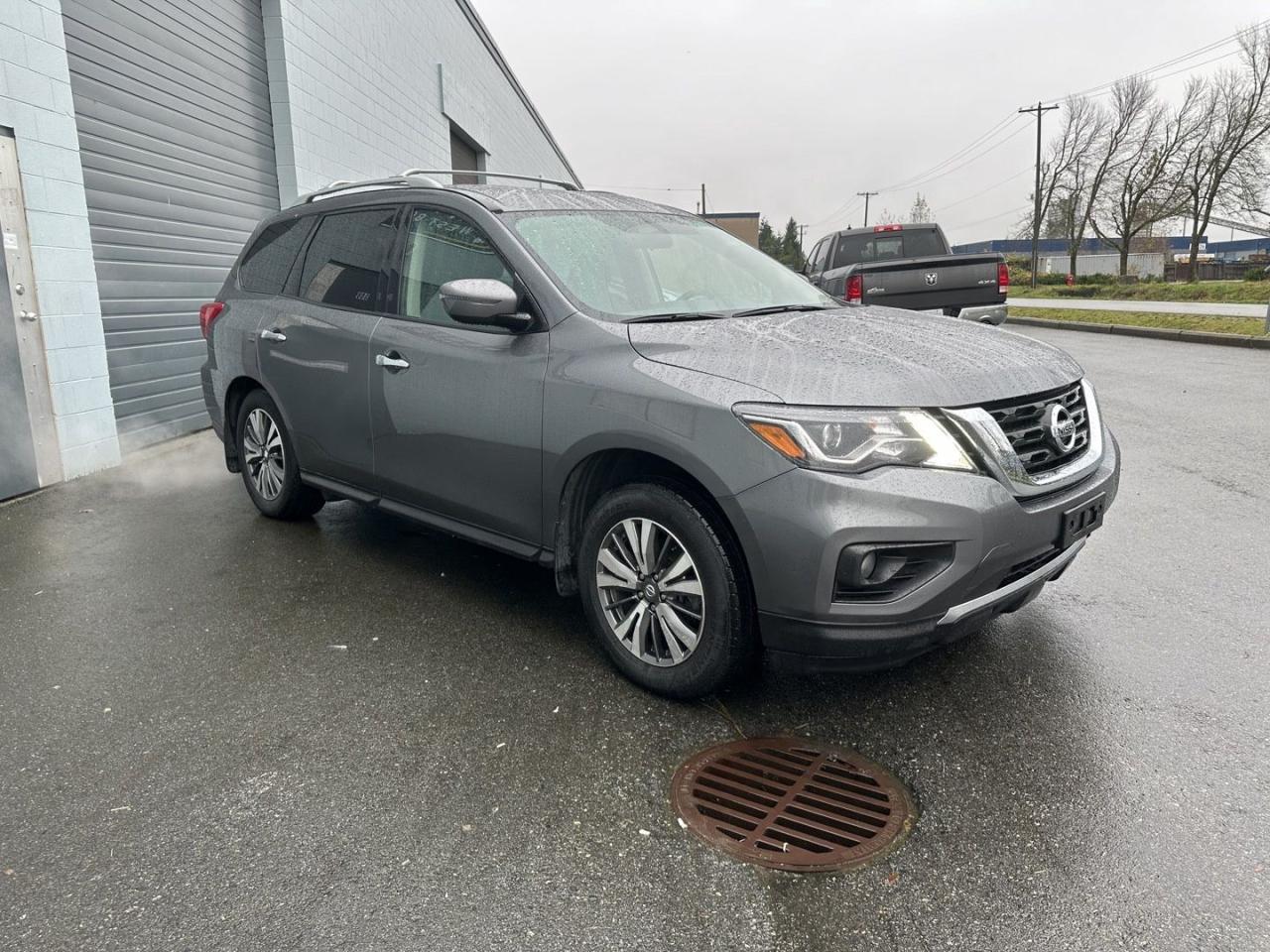 2020 Nissan Pathfinder SV 4WD Clean title - Photo #4