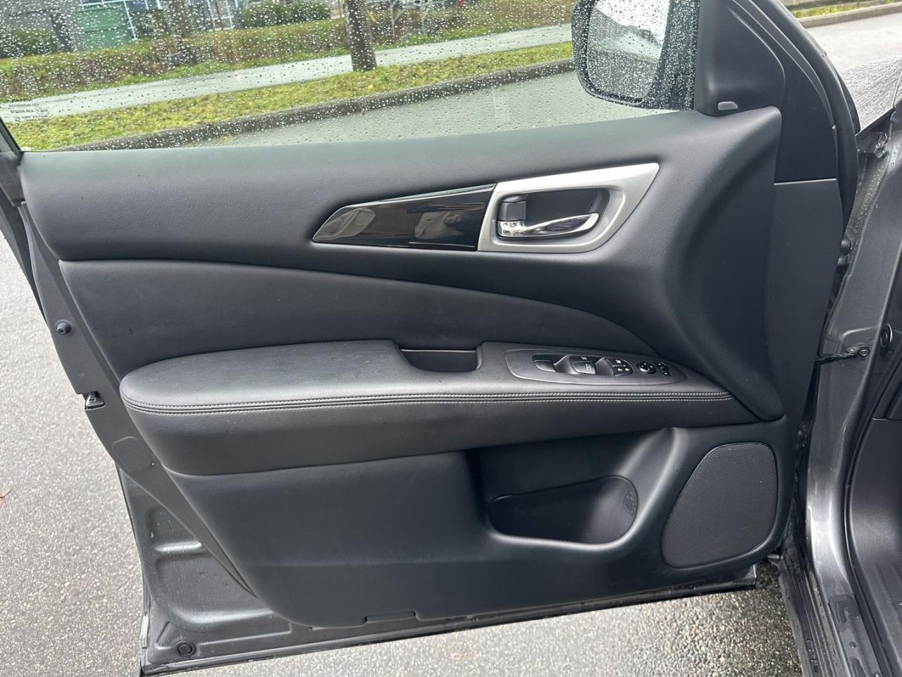 2020 Nissan Pathfinder SV 4WD Clean title - Photo #10