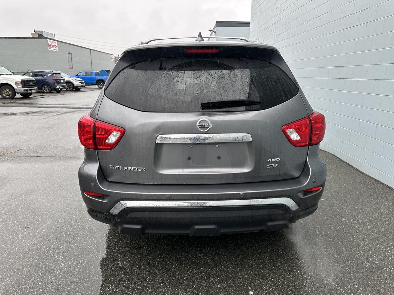 2020 Nissan Pathfinder SV 4WD Clean title Photo4