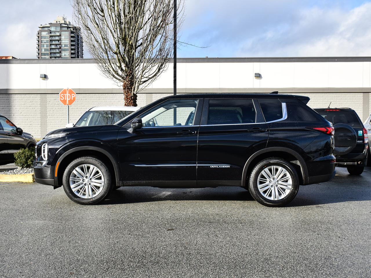 New 2024 Mitsubishi Outlander ES - Heated Seats, Apple Carplay/Android Auto for sale in Coquitlam, BC