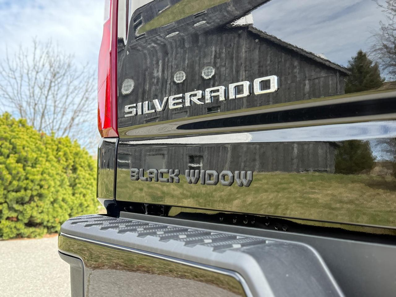 2025 Chevrolet Silverado 1500 RST BLACK WIDOW PACKAGE - 6.2L V8 WITH REMOTE START/ENTRY, SUNROOF, HEATED FRONT SEATS, HEATED STEERING WHEEL, HD SURROUND VISION Photo