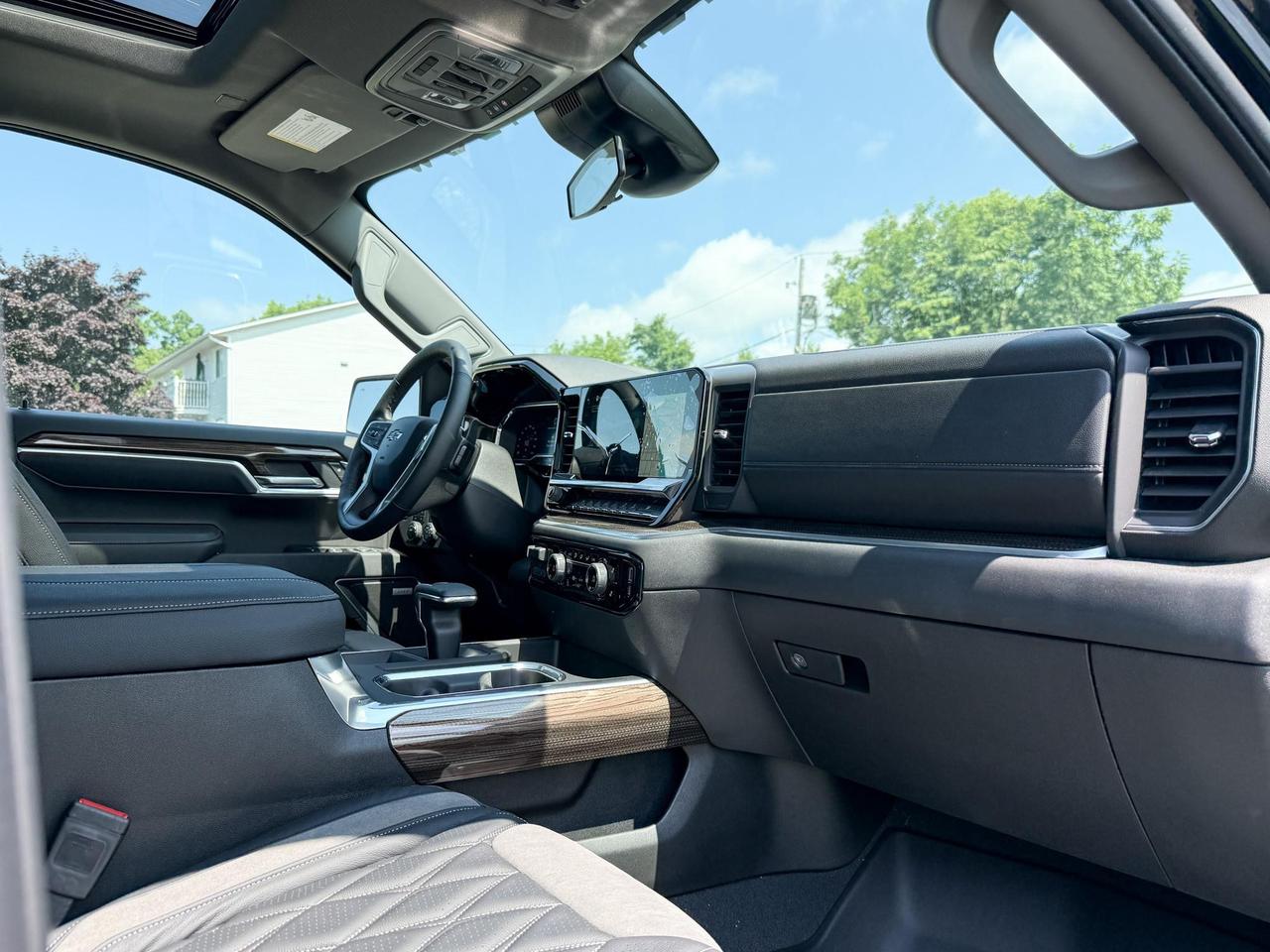 2025 Chevrolet Silverado 1500 RST BLACK WIDOW PACKAGE - 6.2L V8 WITH REMOTE START/ENTRY, SUNROOF, HEATED FRONT SEATS, HEATED STEERING WHEEL, HD SURROUND VISION Photo