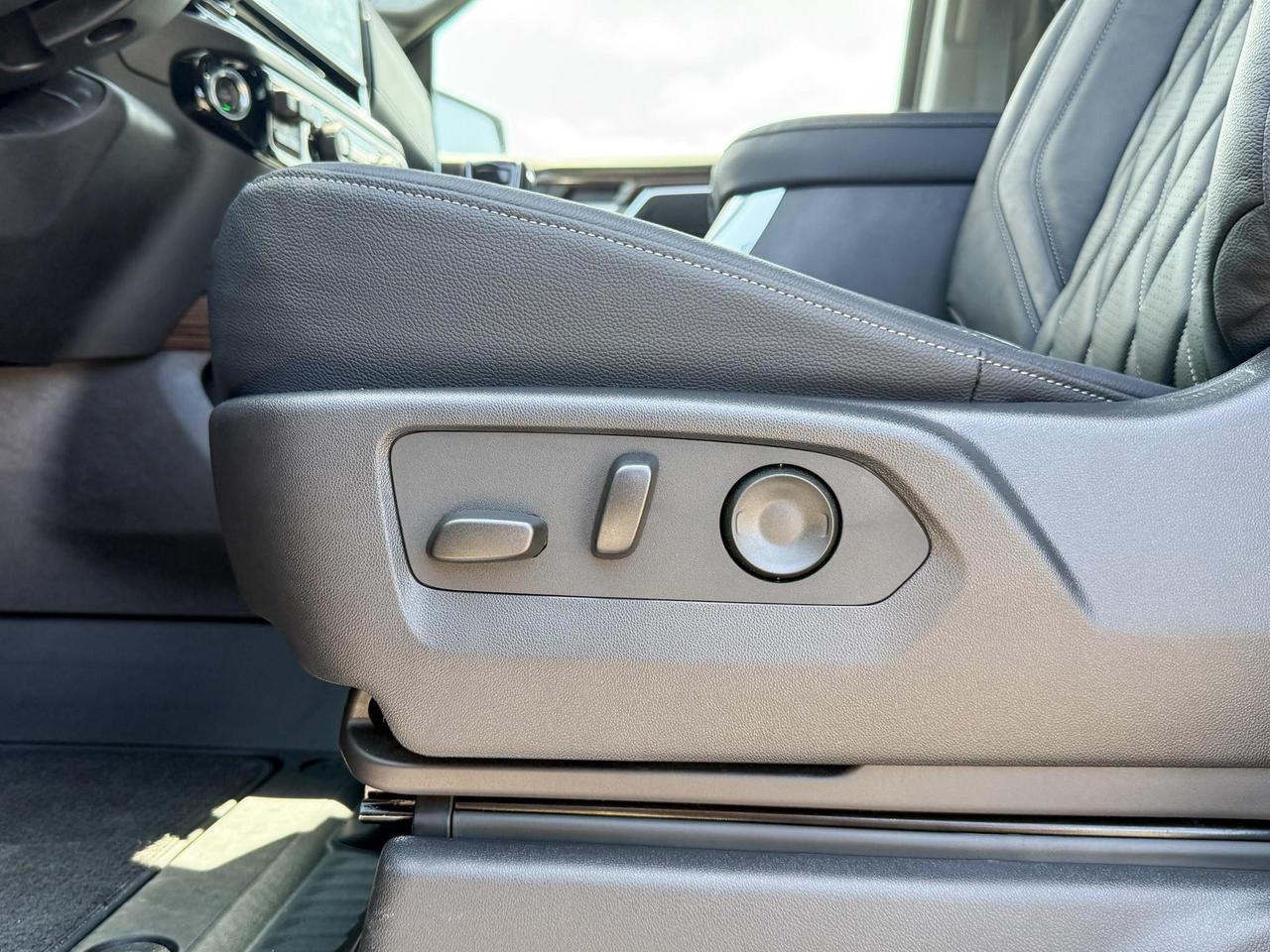 2025 Chevrolet Silverado 1500 RST BLACK WIDOW PACKAGE - 6.2L V8 WITH REMOTE START/ENTRY, SUNROOF, HEATED FRONT SEATS, HEATED STEERING WHEEL, HD SURROUND VISION Photo