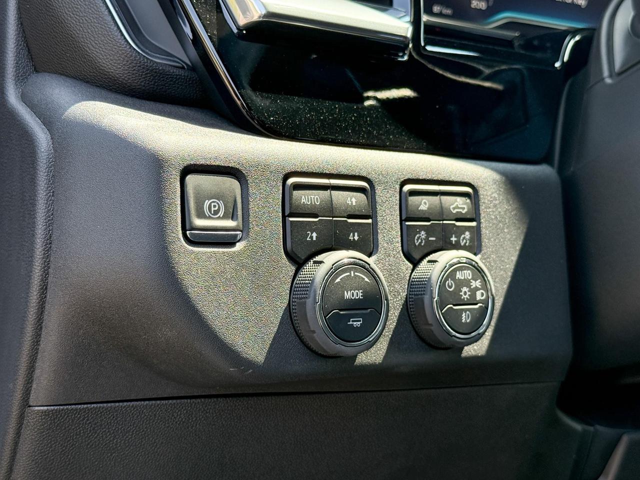 2025 Chevrolet Silverado 1500 RST BLACK WIDOW PACKAGE - 6.2L V8 WITH REMOTE START/ENTRY, SUNROOF, HEATED FRONT SEATS, HEATED STEERING WHEEL, HD SURROUND VISION Photo